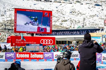 Mobiler LED truck beim Wintersport-Ski event