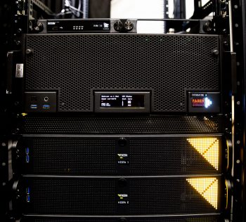 Disguise und Pixera Medienserver rack