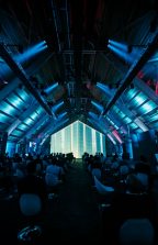 Virtuell und live event mit LED würfel