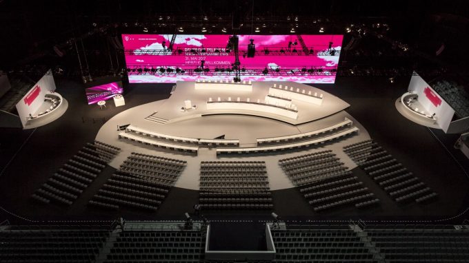 Deutsche Telekom HV 2017 podium