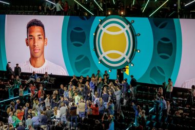 Spektakulärer Einstieg Tennisspieler