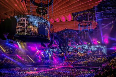 Spektakuläre Musikshow mit LED-Bildschirmen