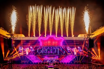 Spectacle de Guus Meeuwis avec feu d'artifice