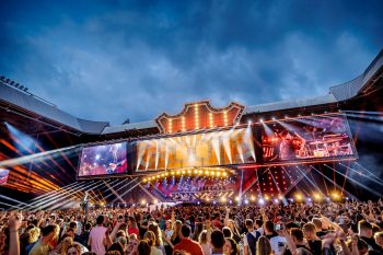 Grande scène de stade, événement en plein air Groots by Guus Meeuwis