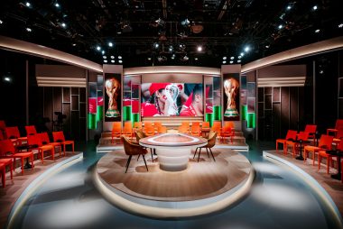 Studio TV avec écran led et moniteurs