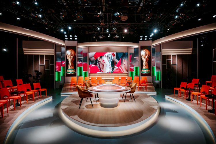 Studio TV avec écran led et moniteurs