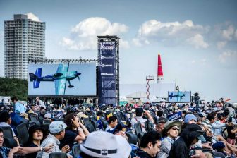 Japans luchtspektakel Red Bull Air Race