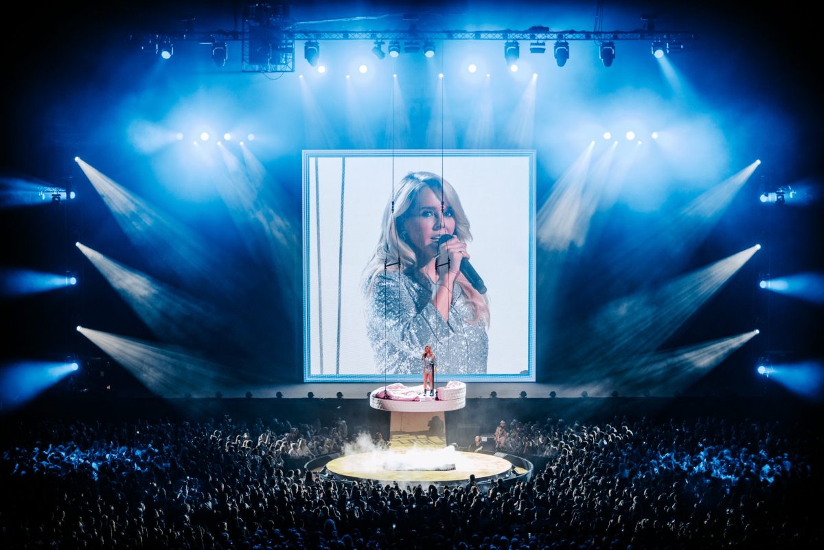 Chantal Janzen Pyjama party groot LED scherm