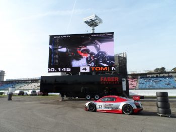 Mobiel LED-scherm bij raceweekend