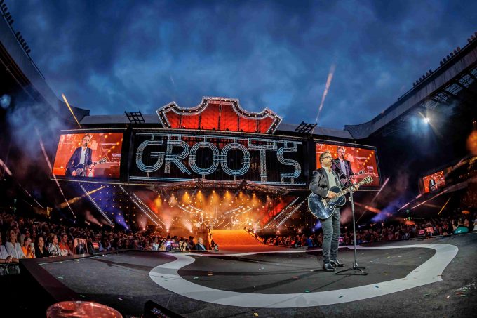 Guus Meeuwis in het Philips stadion te Eindhoven