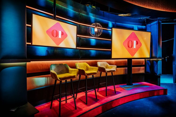 Displays verwerkt in tv studio Op1