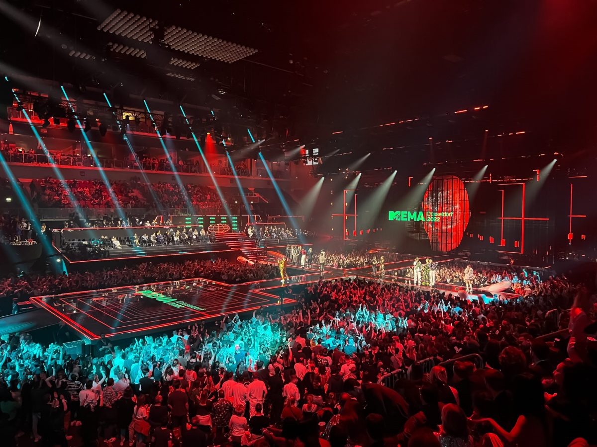 MTV EMA podium ISS Dome Düsseldorf 2022