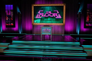 The Floor studio met LED-vloer en diverse displays