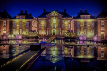 Projectie tijdens heropening Paleis het Loo