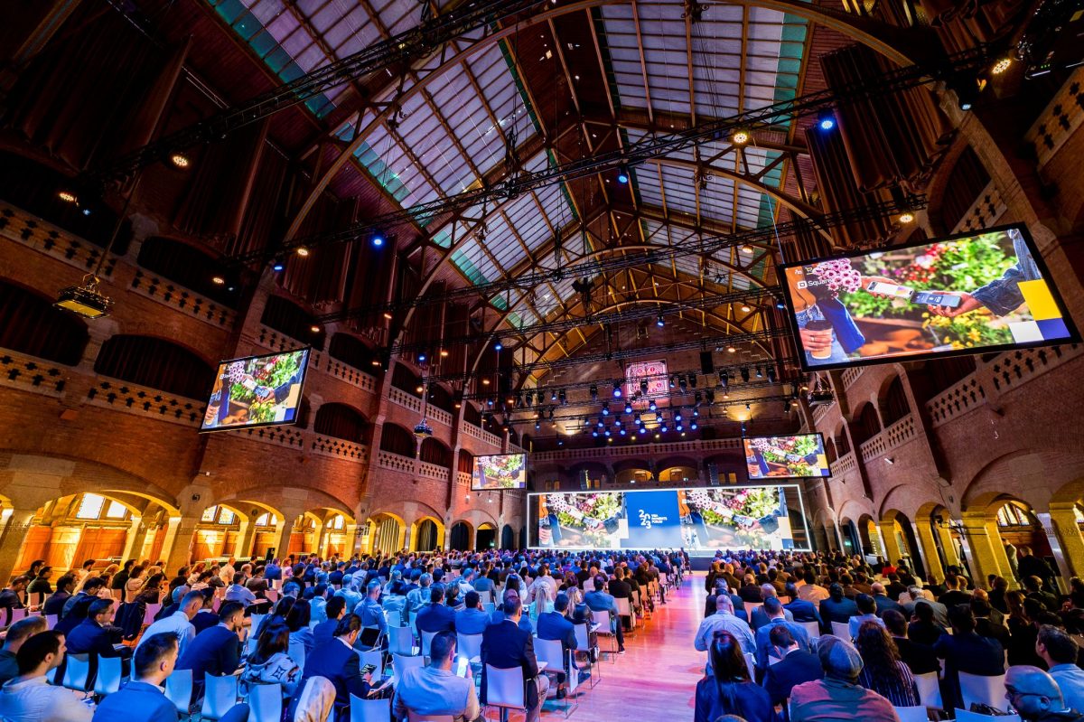 Zakelijke toepassing projectie tijdens conferentie