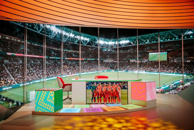 NOS studio met LED display en LED kubus