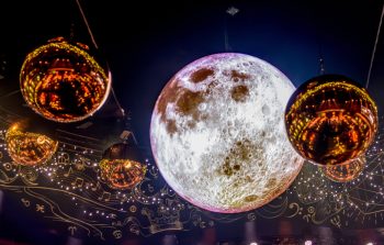 De nieuwe digitale LED Sphere (LED bol)