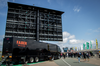 Mobiel LED-scherm op racecircuit