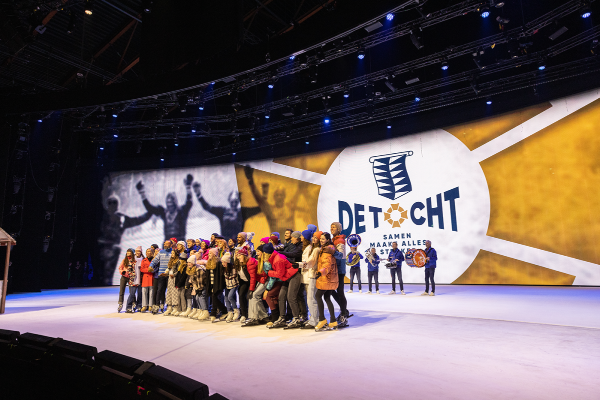 Cast De Tocht op het ijs voor groot videoscherm