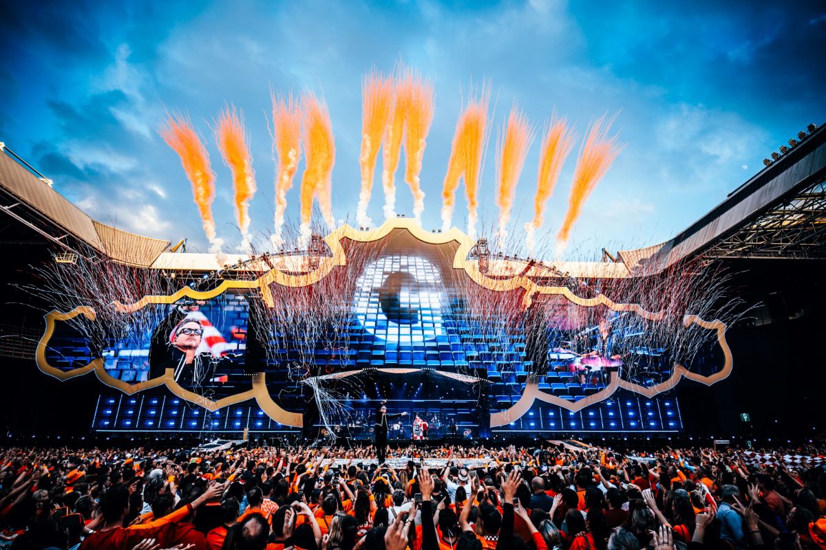 Groot LED-scherm voor concert Guus Meeuwis