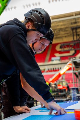 AV technici bespreken indeling LED-scherm