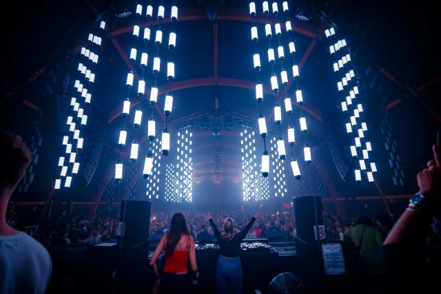 Pixeldrop, hangende LED strings