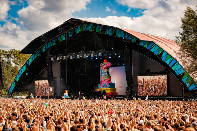 Video screen music festival