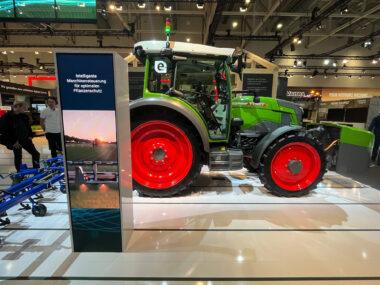 Digital LED column for traid fair