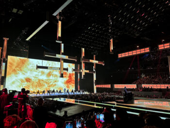 Moving LED-elements on stage